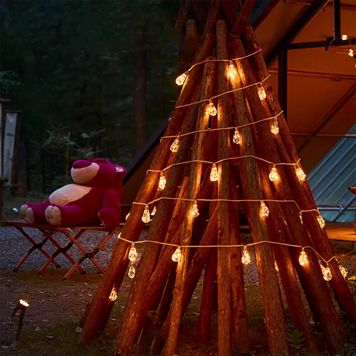 guirlande guinguette d'ambiance solaire sur du bois