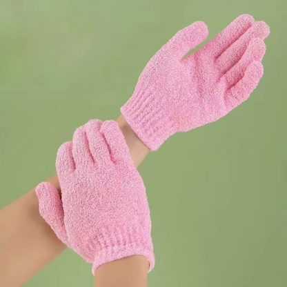 gant exfoliant 5 doigts pour le corps utiliser par une femme