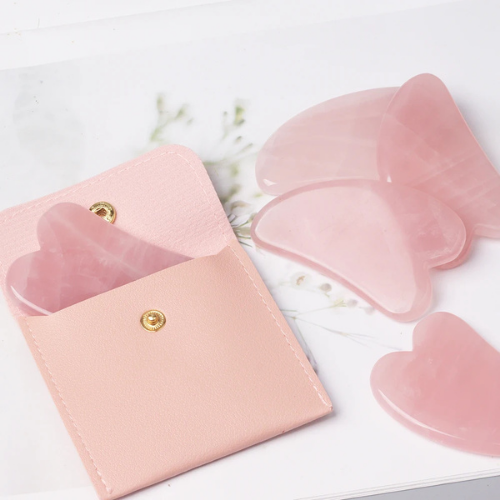 gua sha quartz rose pour femme